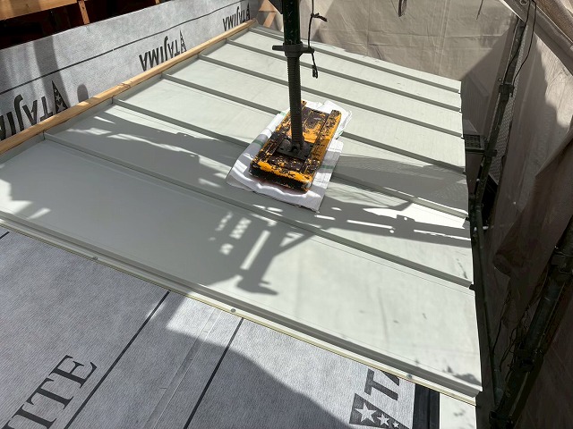 縦ハゼ葺　カバー工法